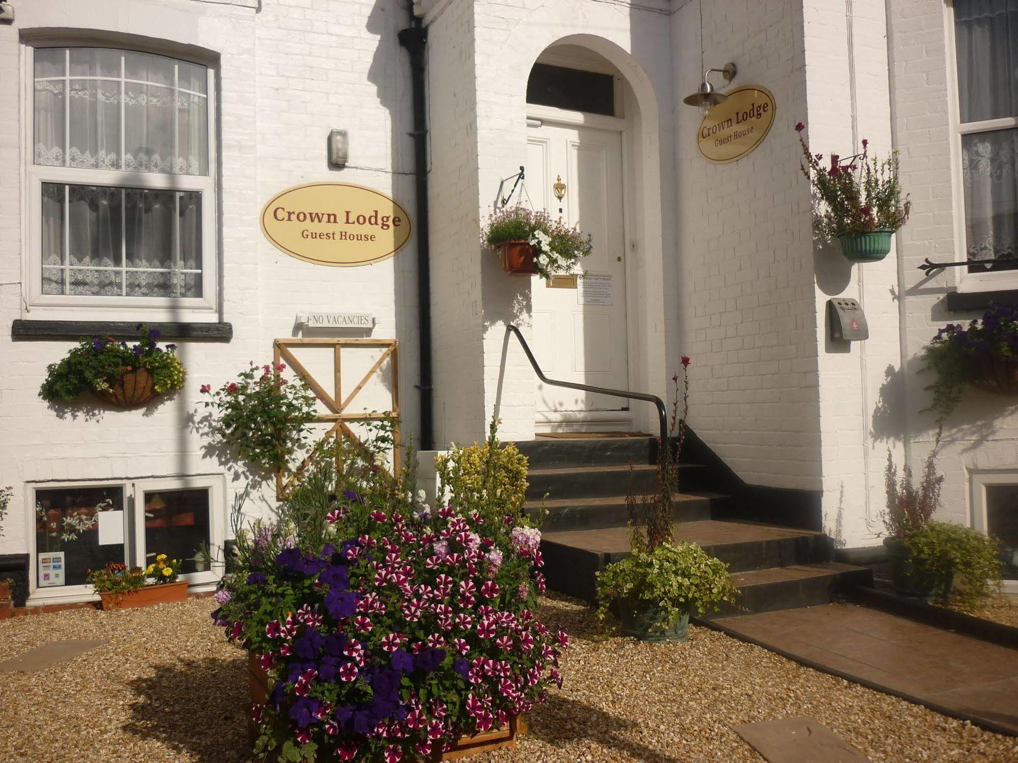 Crown Lodge Guest House Reading Exterior photo